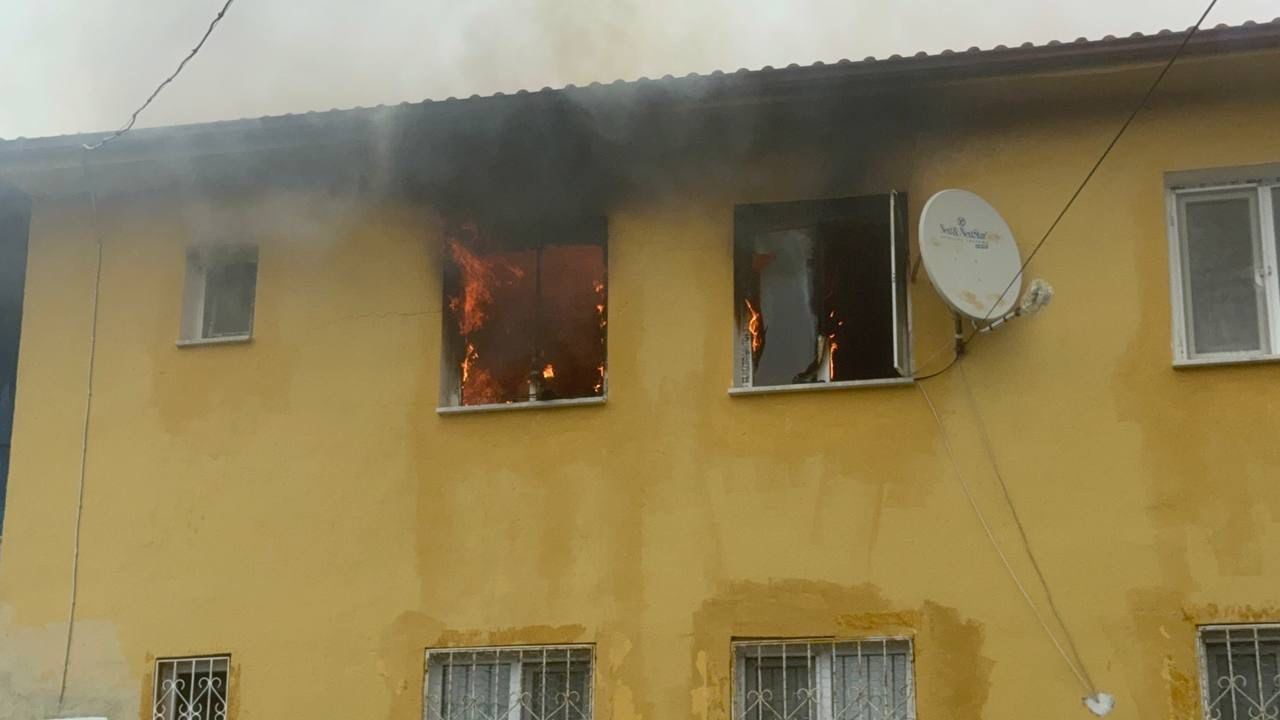 Bartın’da afet konutlarında çıkan yangın paniğe neden oldu
