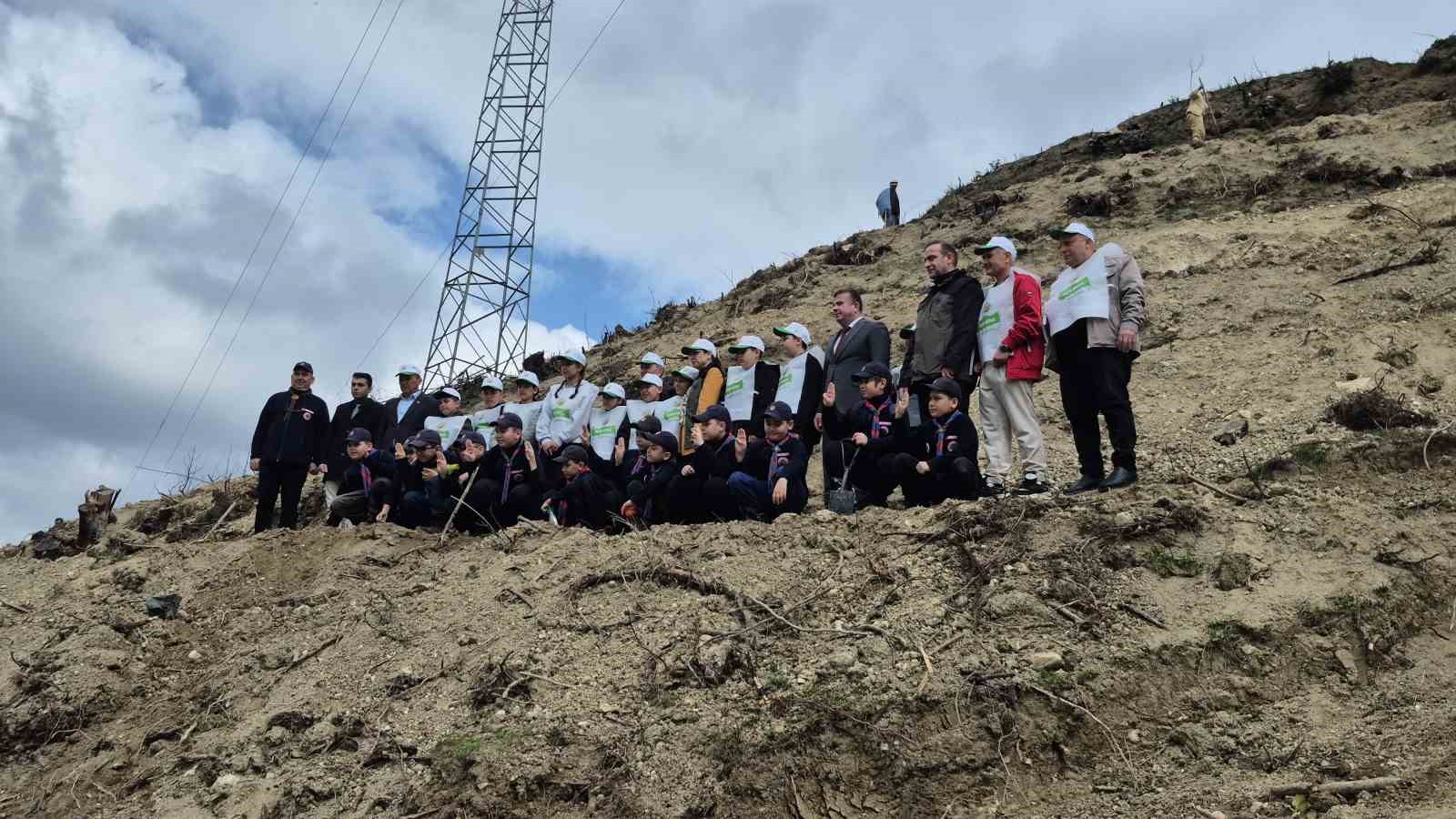 Bartın’da geçen yıl yanan ormana 400 fidan dikildi
