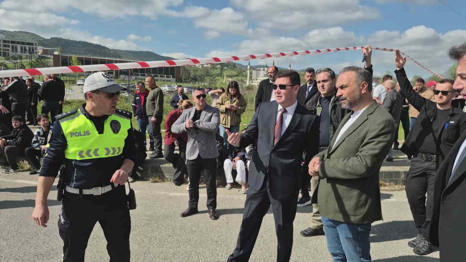 Bartın’da halk otobüsü otomobilin üzerine devrildi: 44 yaralı
