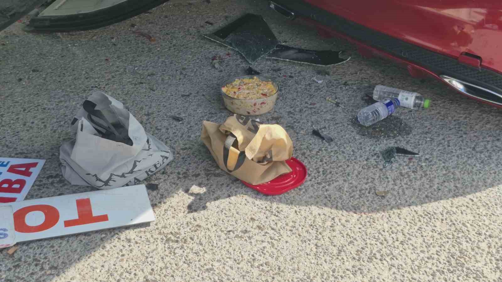 Bartın’da halk otobüsü otomobilin üzerine devrildi: 44 yaralı
