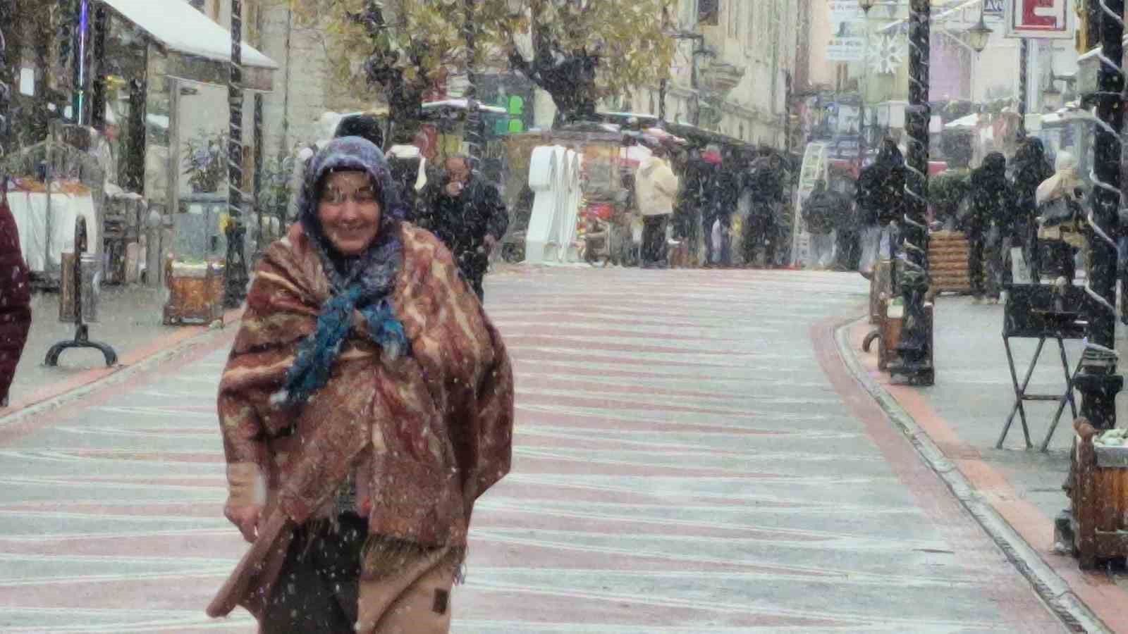 Bartın’da kar kalınlığı 120 santimetreyi aştı
