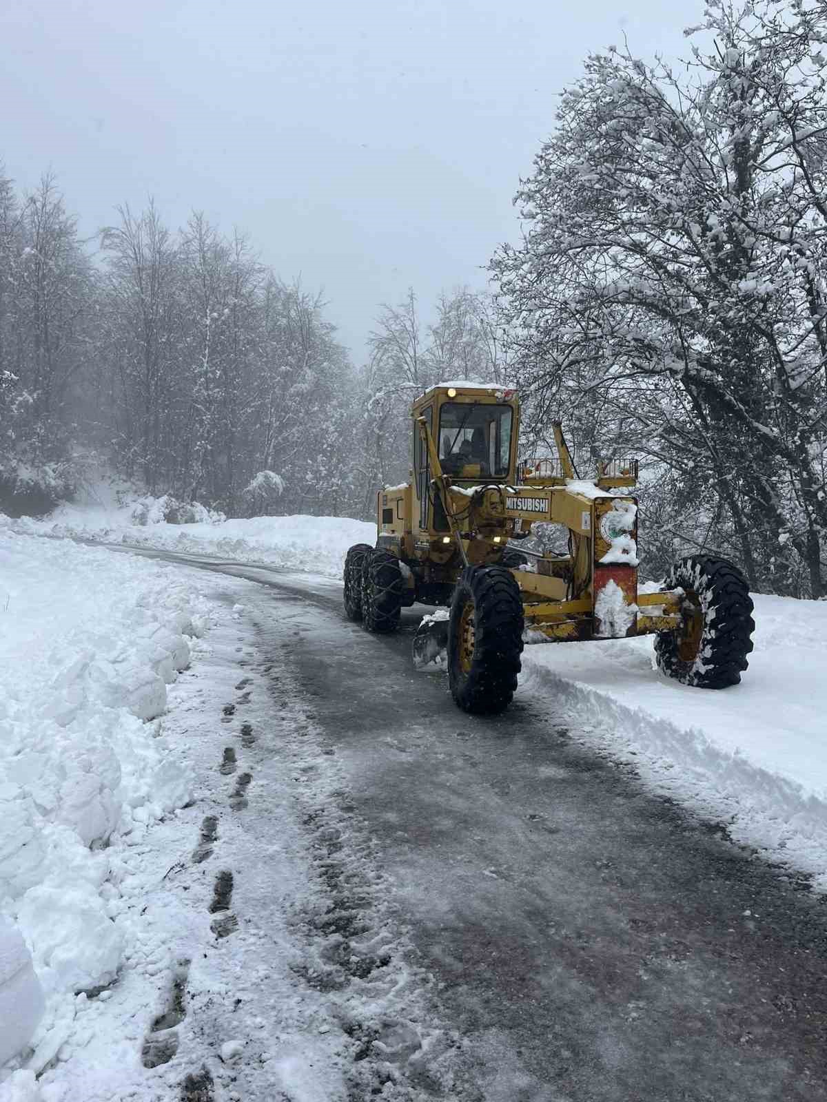 Bartın’da karla mücadele çalışmaları devam ediyor
