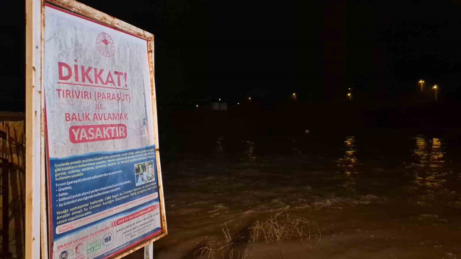 Bartın’da sağanak ve dolu yağışı ırmağı taşırdı
