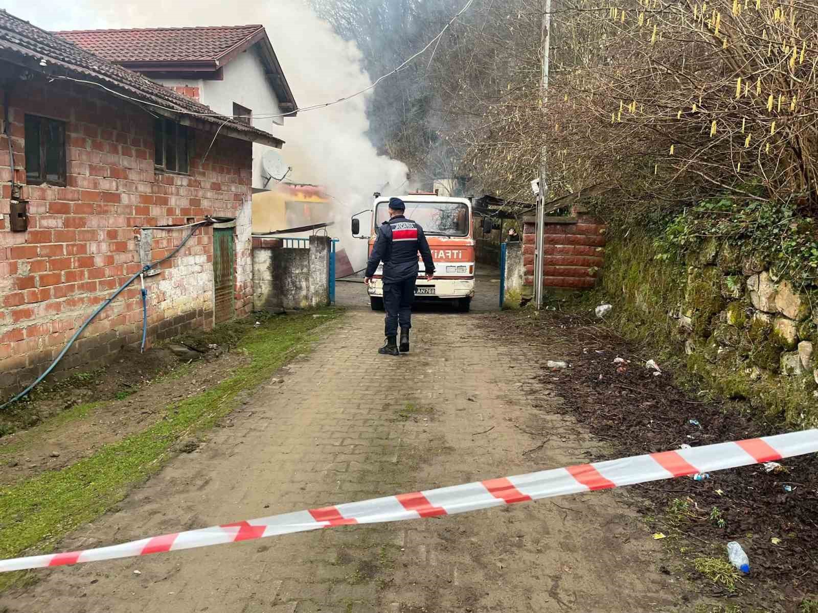 Bartın’da yanan ev kullanılamaz hale geldi
