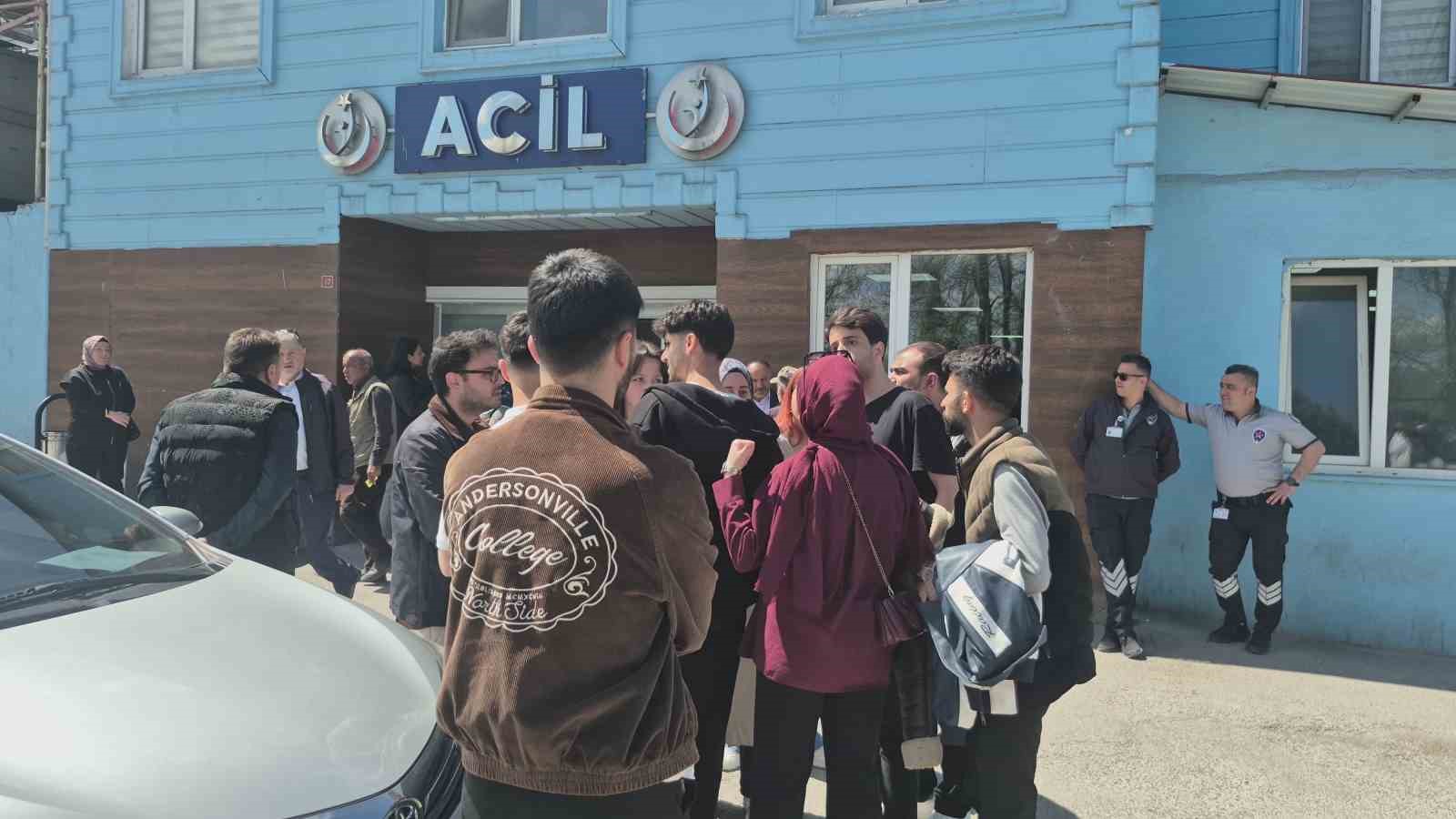 Bartın’daki feci kazanın ardından Vali Arslan yaralıları hastanede ziyaret etti
