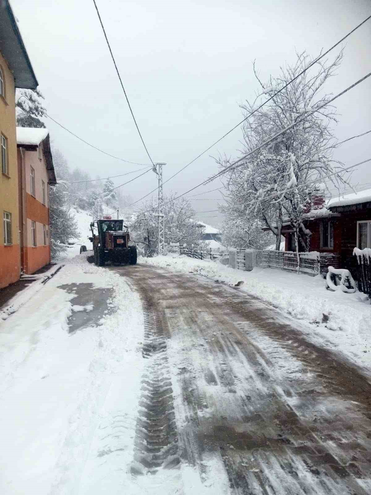 Bartın’ın yüksek kesimlerinde kar etkili oluyor
