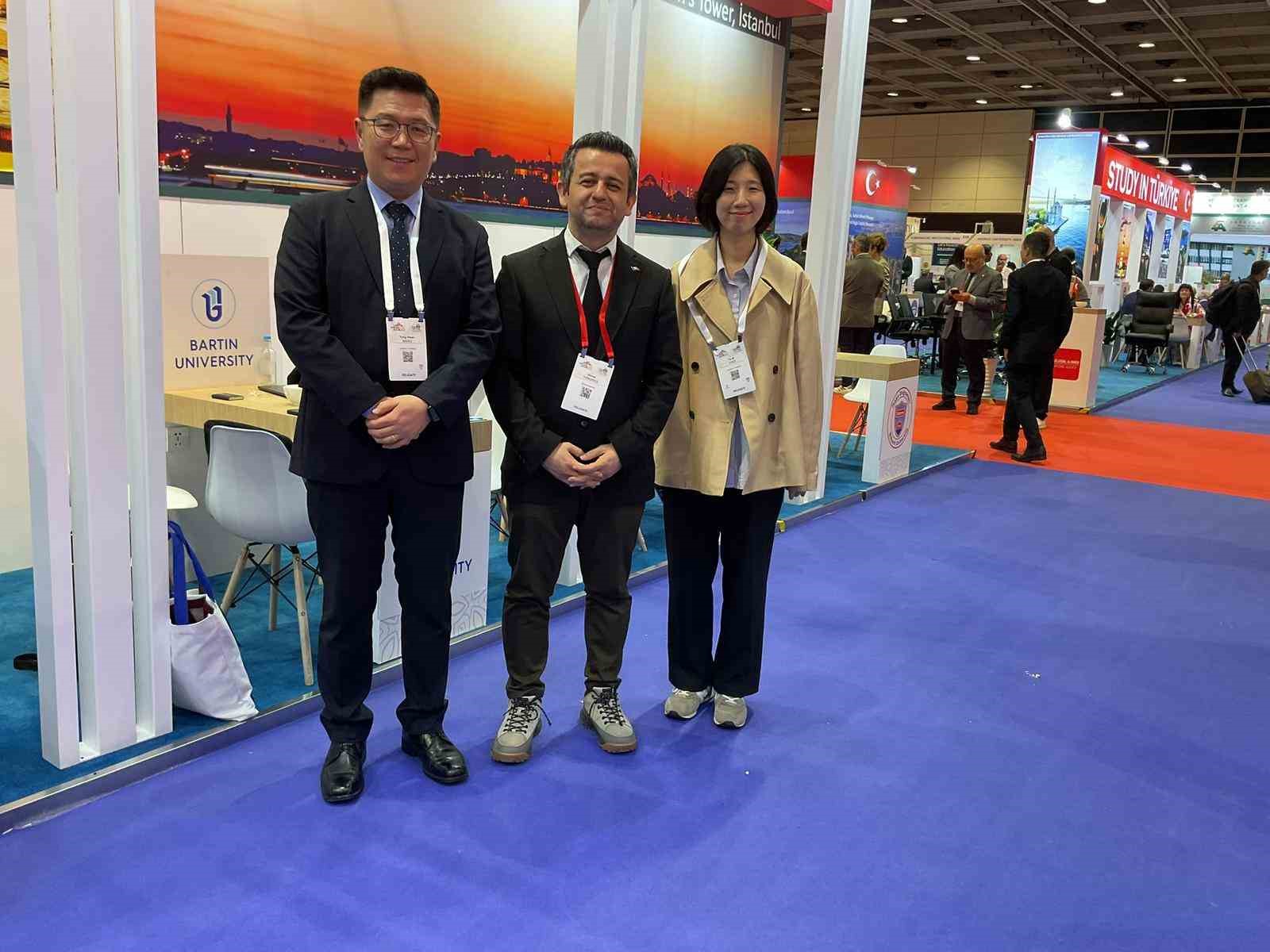 BARÜ Hong Kong’da küresel iş birliği ağını güçlendiriyor
BARÜ Hong Kong’da küresel iş birliği ağını güçlendiriyor