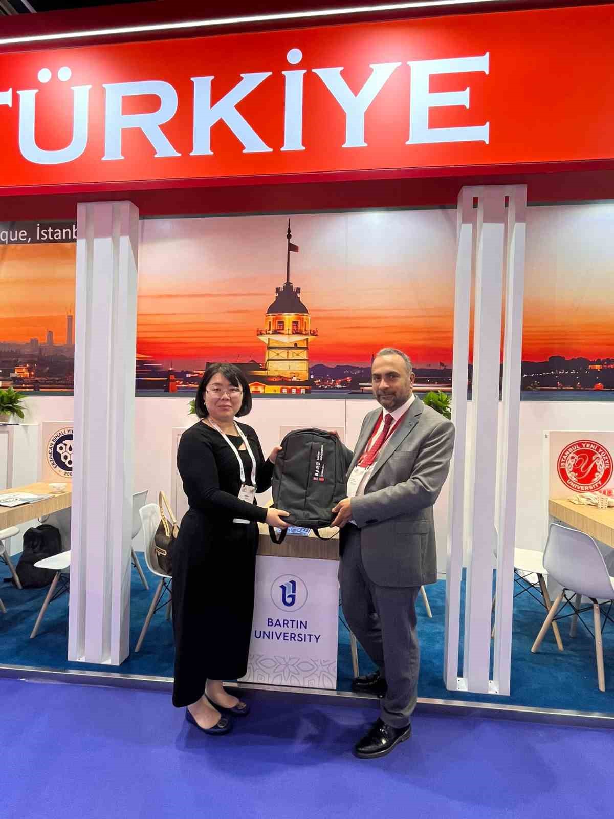 BARÜ Hong Kong’da küresel iş birliği ağını güçlendiriyor
BARÜ Hong Kong’da küresel iş birliği ağını güçlendiriyor