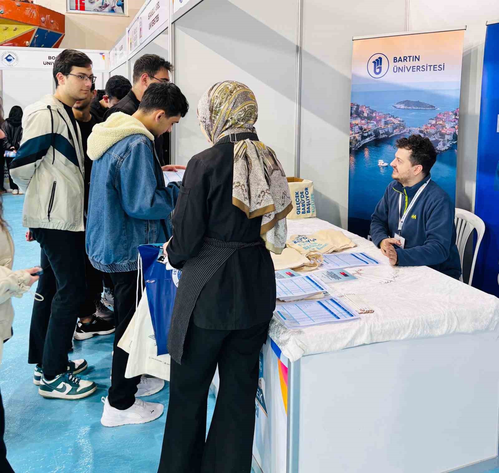 BARÜ, İnegöl 8. Üniversite ve Meslek Tanıtım Günleri’nde yer aldı

