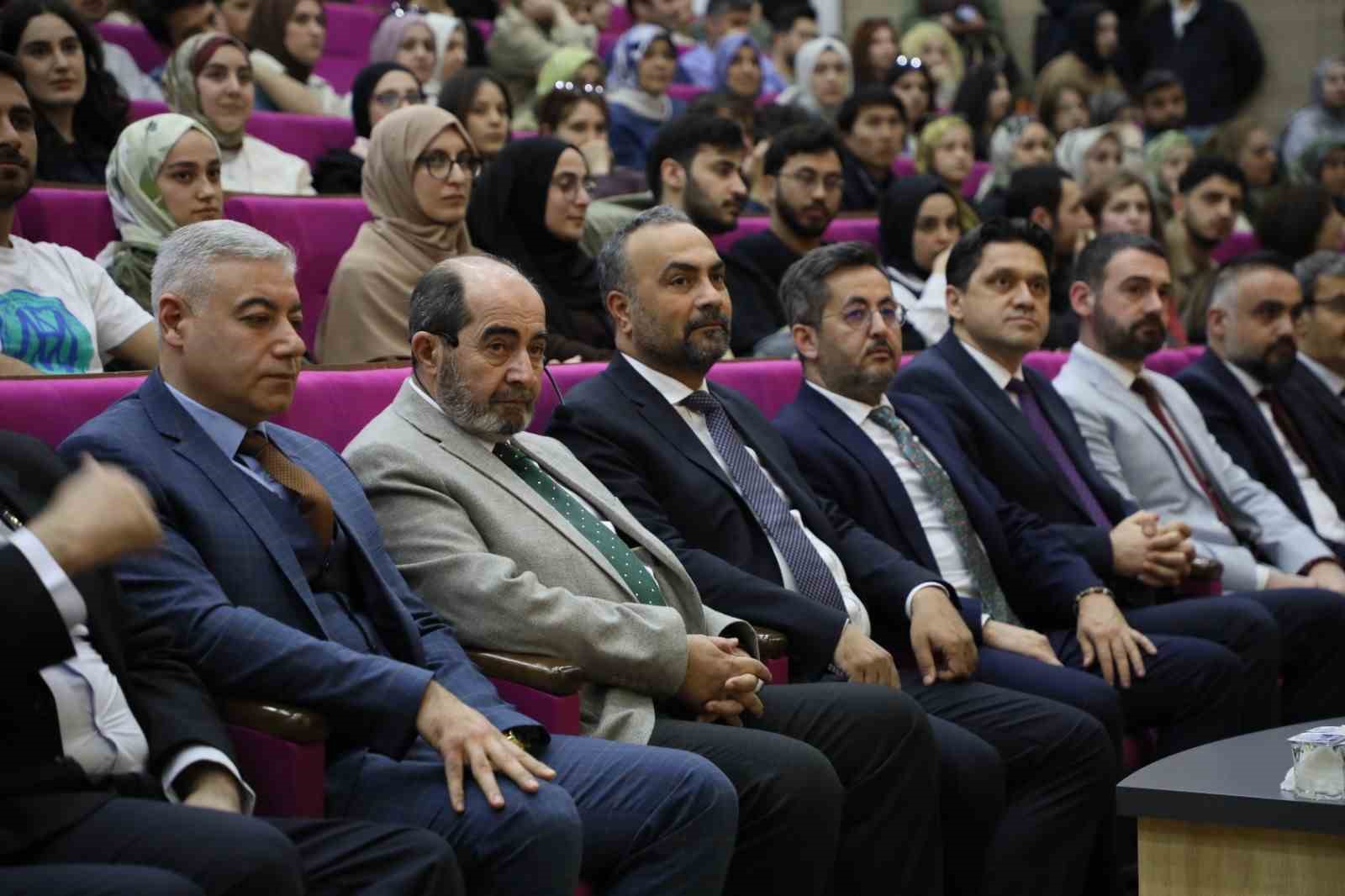 BARÜ’de düzenlenen etkinlikte aile ve gençlik konuşuldu
