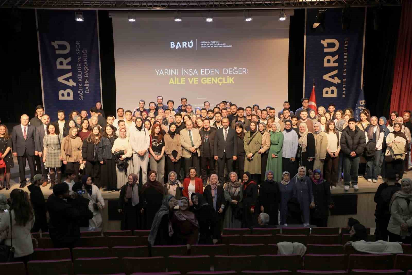 BARÜ’de düzenlenen etkinlikte aile ve gençlik konuşuldu
