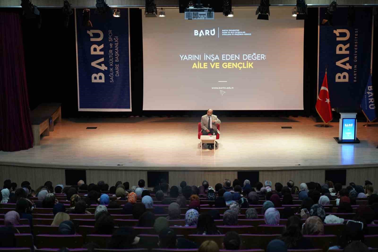 BARÜ’de düzenlenen etkinlikte aile ve gençlik konuşuldu
