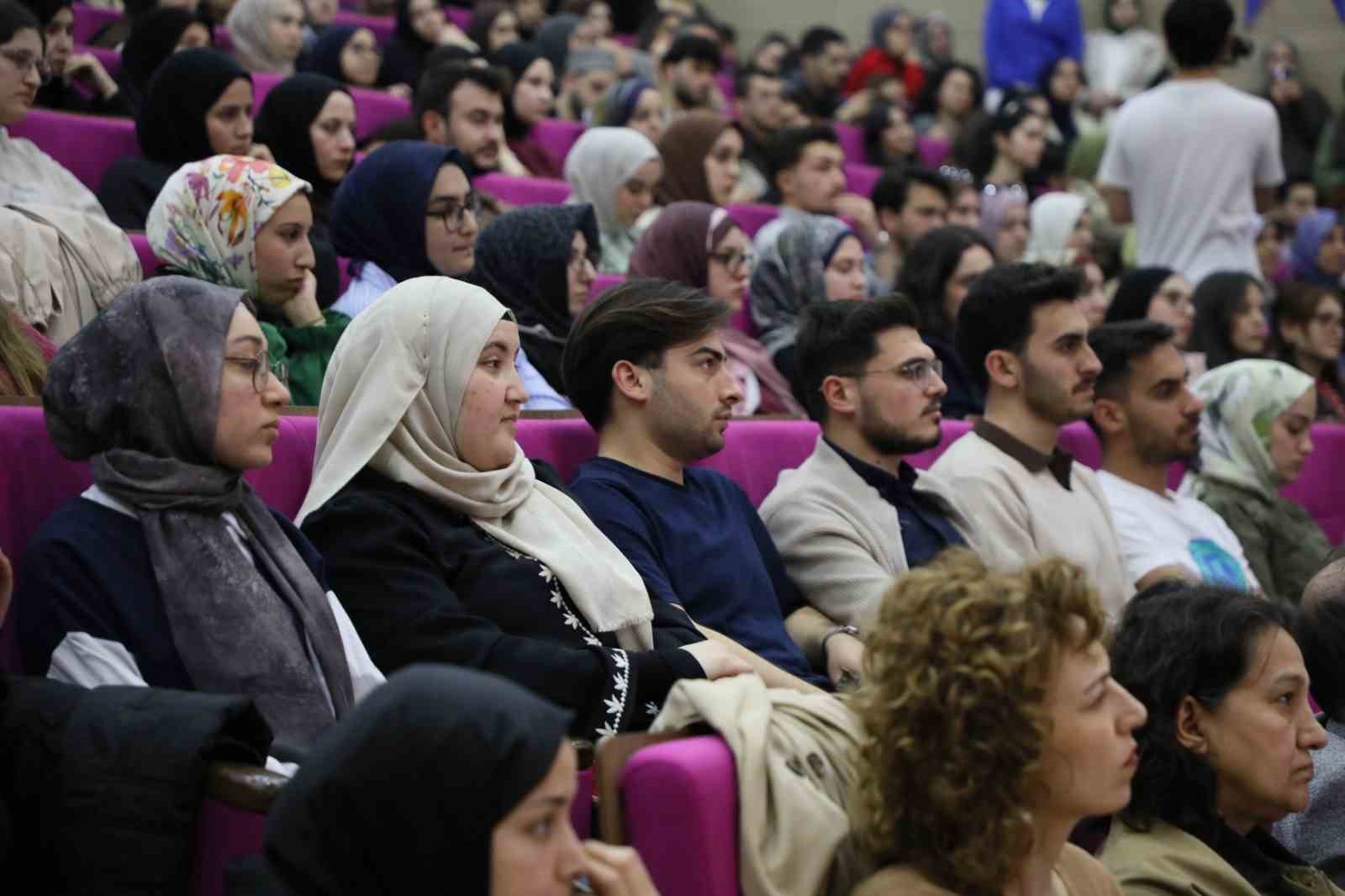 BARÜ’de düzenlenen etkinlikte aile ve gençlik konuşuldu
