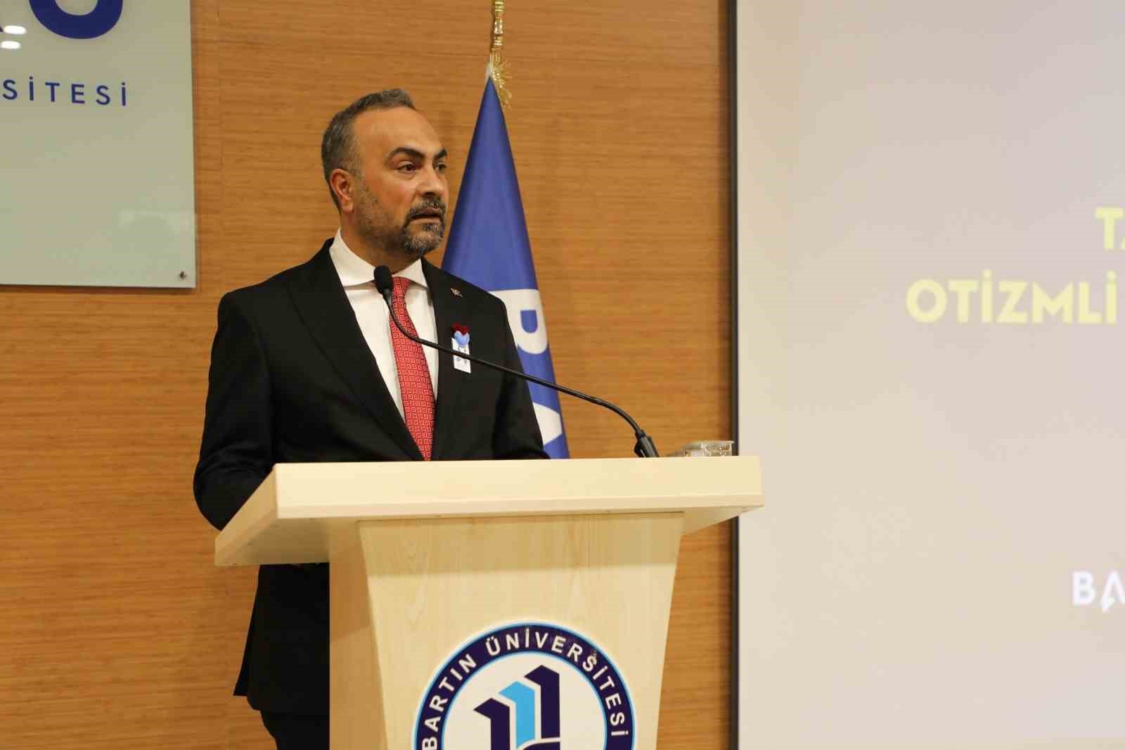 BARÜ’de otizmde tanıdan yetişkinliğe uzanan süreç uzmanlar tarafından anlatıldı
