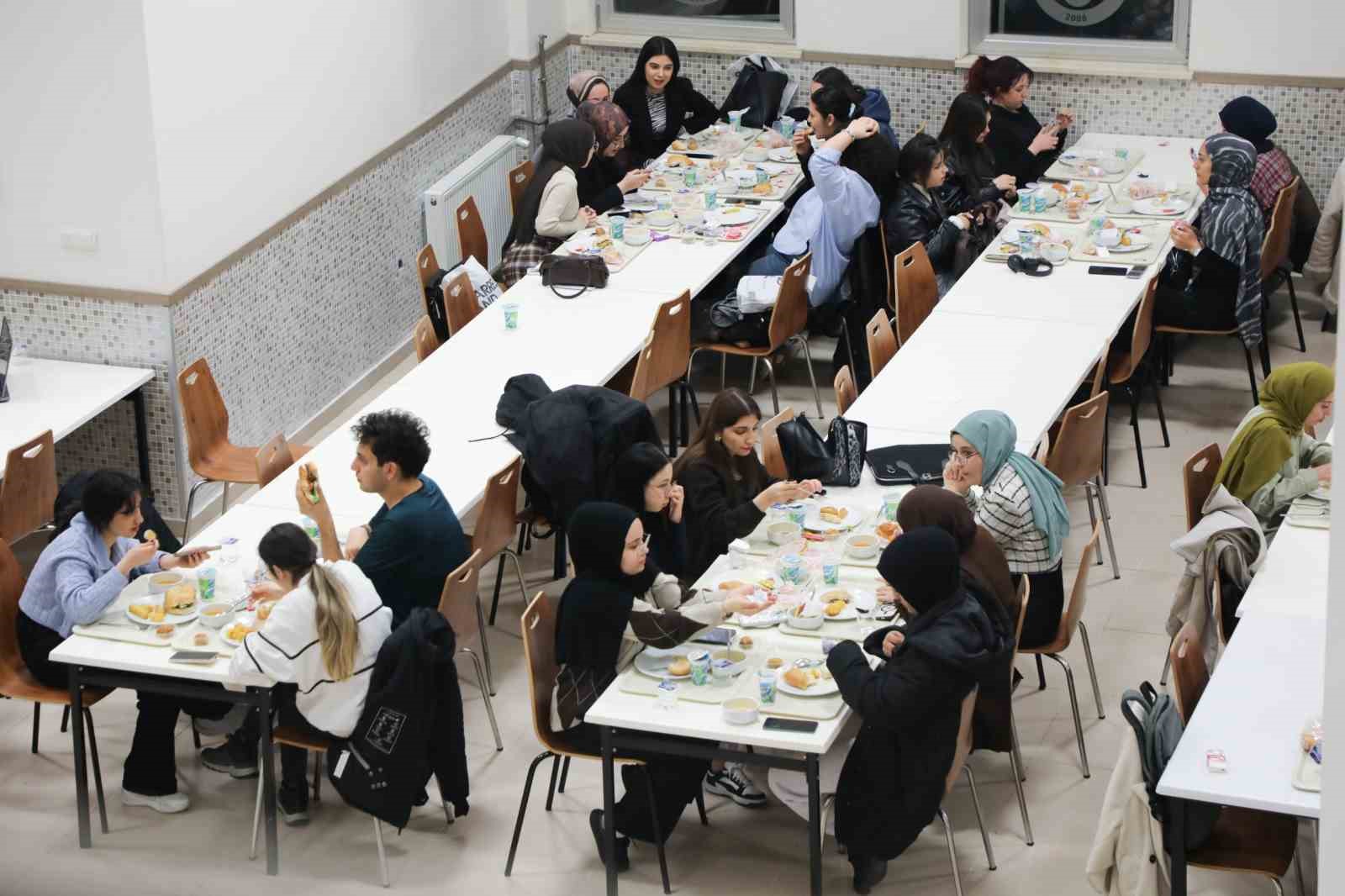 BARÜ’lü öğrenciler Ramazan ayı boyunca iftar sofrasında bir araya geldi
