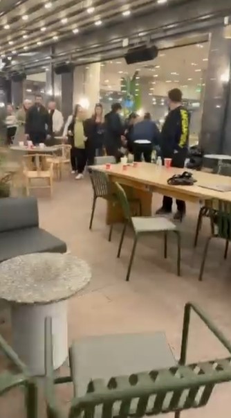 Başakşehir’de kafede otururken silahlı saldırıya uğrayan kişi yaralandı
