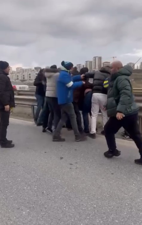 Başakşehir’de maç öncesi taraftarlar arasında gerginlik
