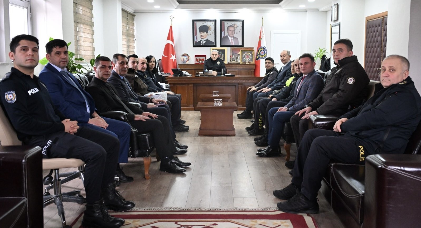 Başarı gösteren emniyet personeline teşekkür belgesi
