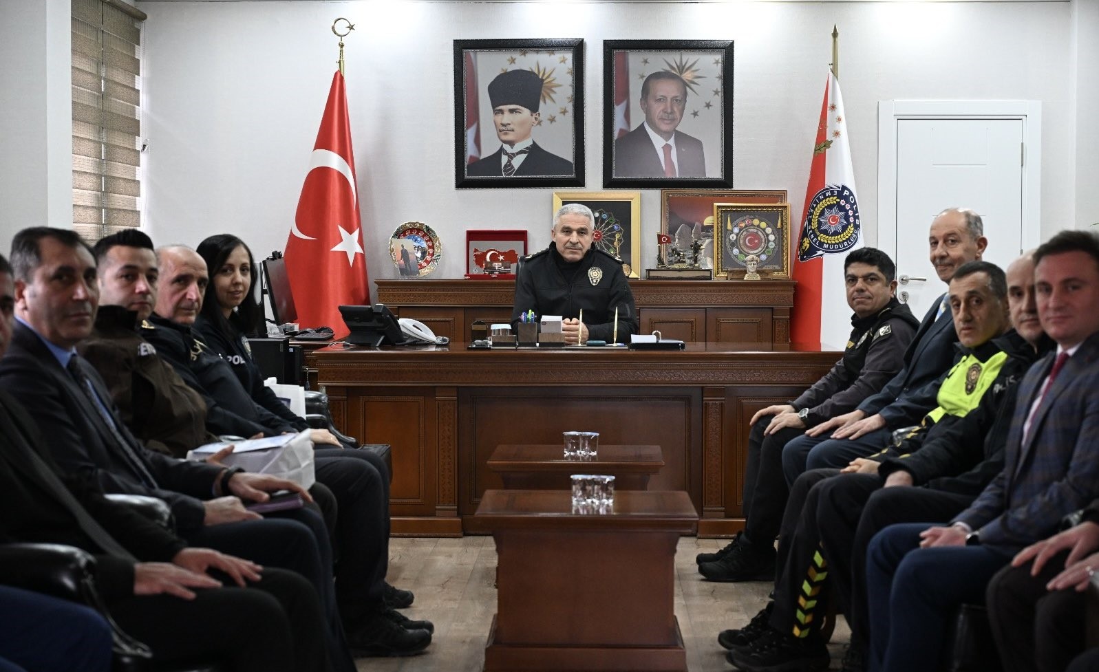 Başarı gösteren emniyet personeline teşekkür belgesi
