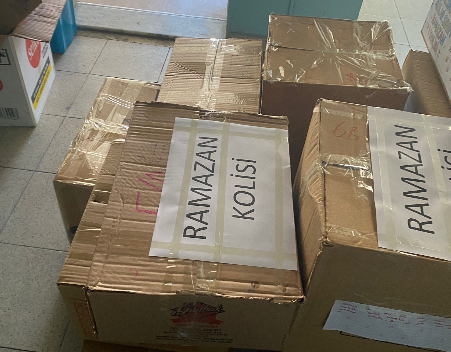 Başçayır’da minik yüreklerden Ramazan kolisi
