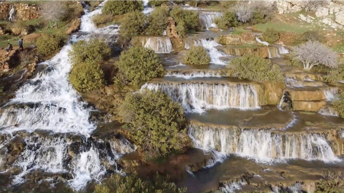Başdeğirmen Şelalesi ziyaretçi akınına uğradı
