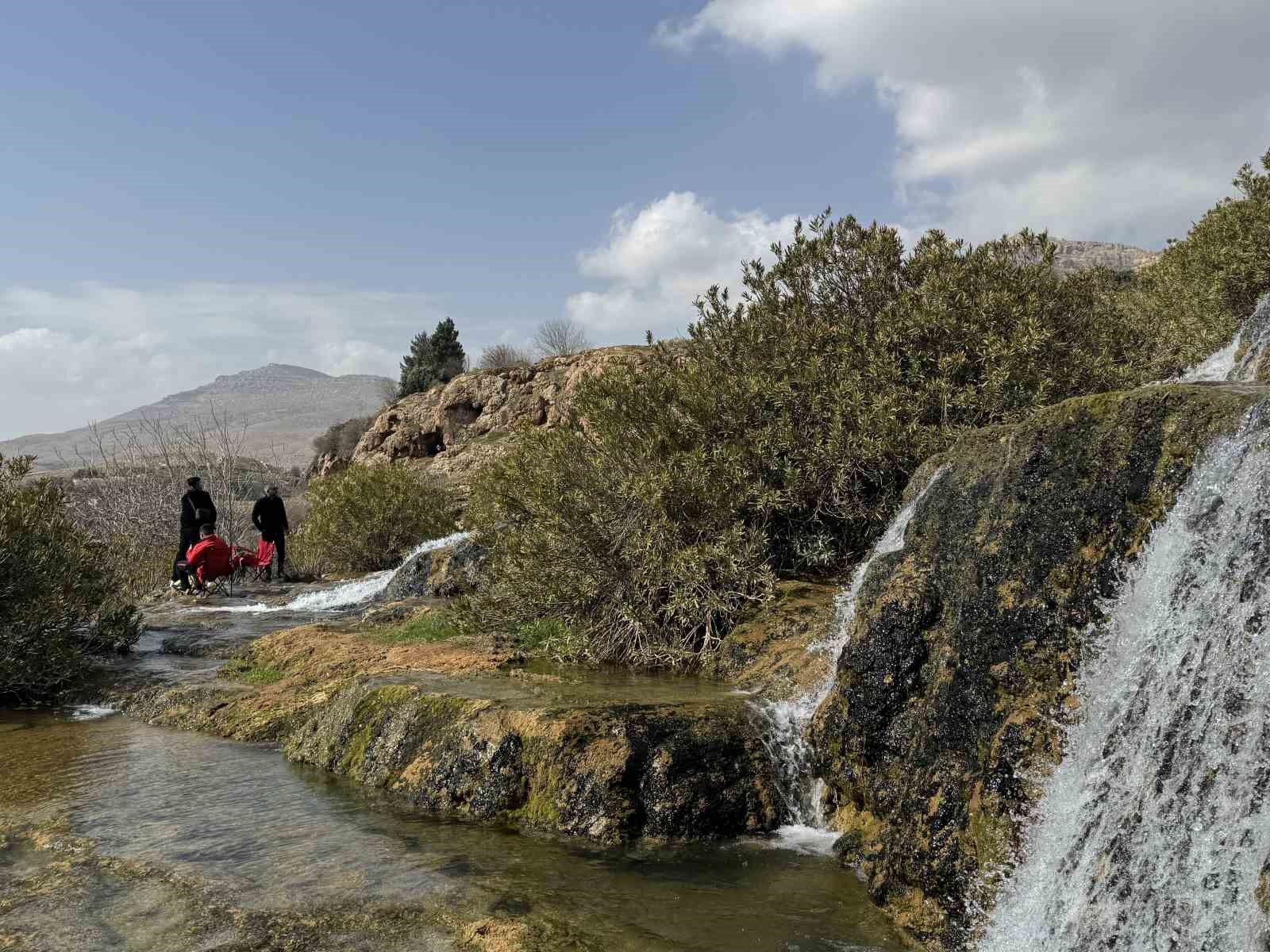 Başdeğirmen Şelalesi ziyaretçi akınına uğradı
