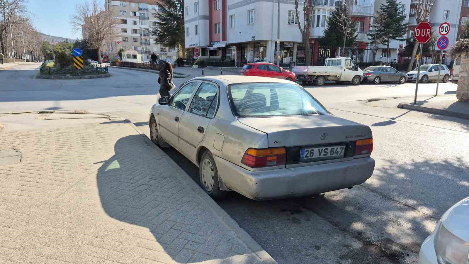 Basılı kalan otomobil kornası pazar günü vatandaşların kabusu oldu

