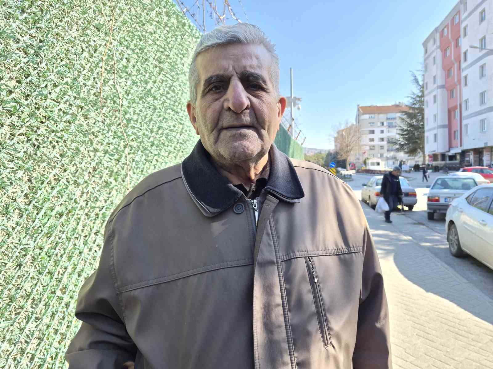 Basılı kalan otomobil kornası pazar günü vatandaşların kabusu oldu
