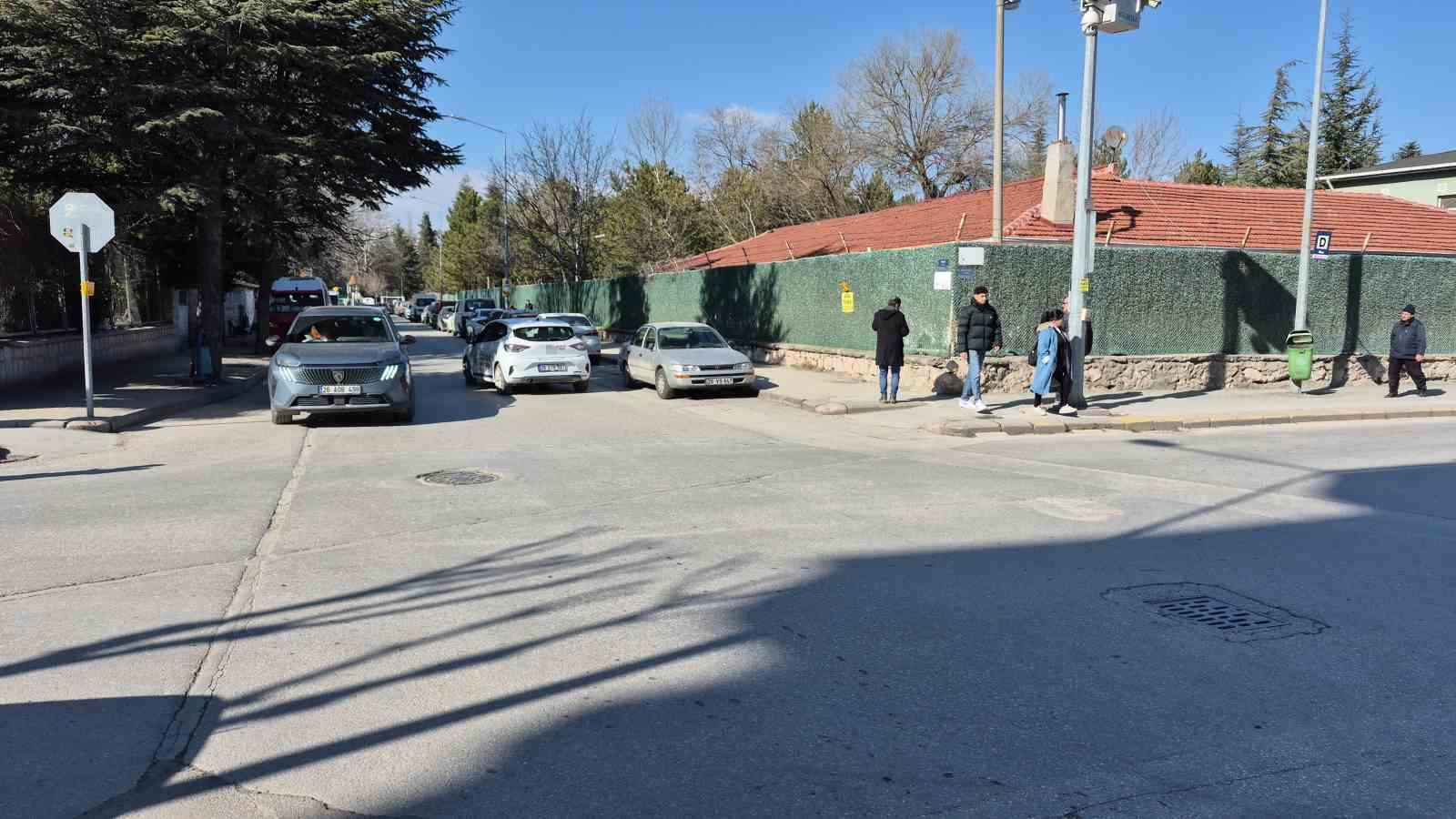 Basılı kalan otomobil kornası pazar günü vatandaşların kabusu oldu
