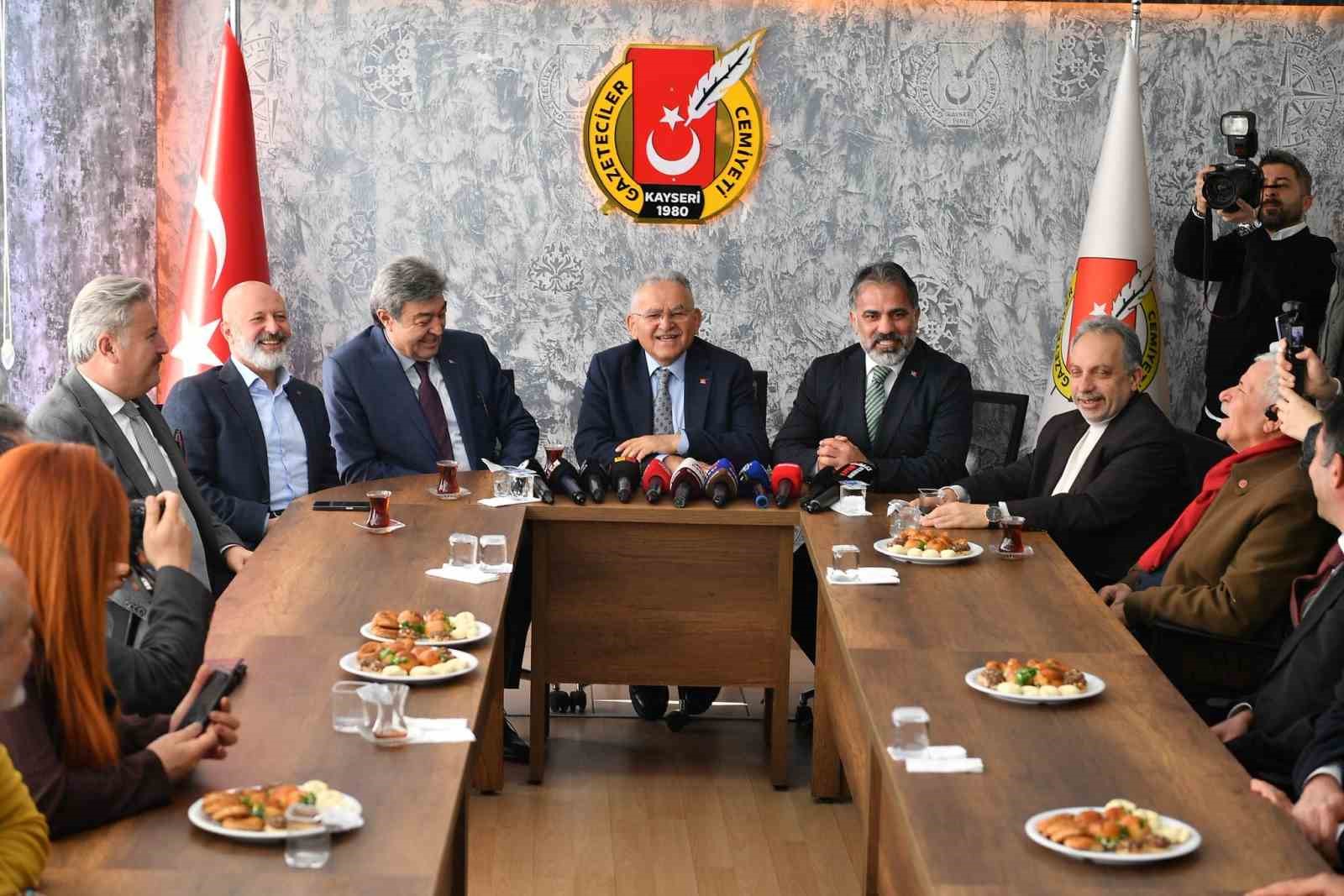 Basın mensuplarının 10 Ocak Çalışan Gazeteciler Günü’nü kutlayan Büyükkılıç: "İyi ki varsınız"
