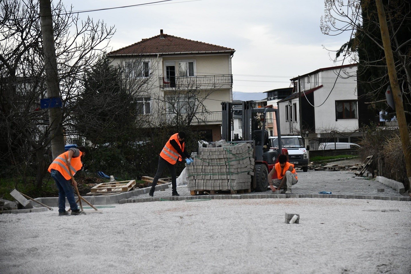 Başiskele’de altyapısı tamamlanan cadde ve sokaklar yenileniyor
