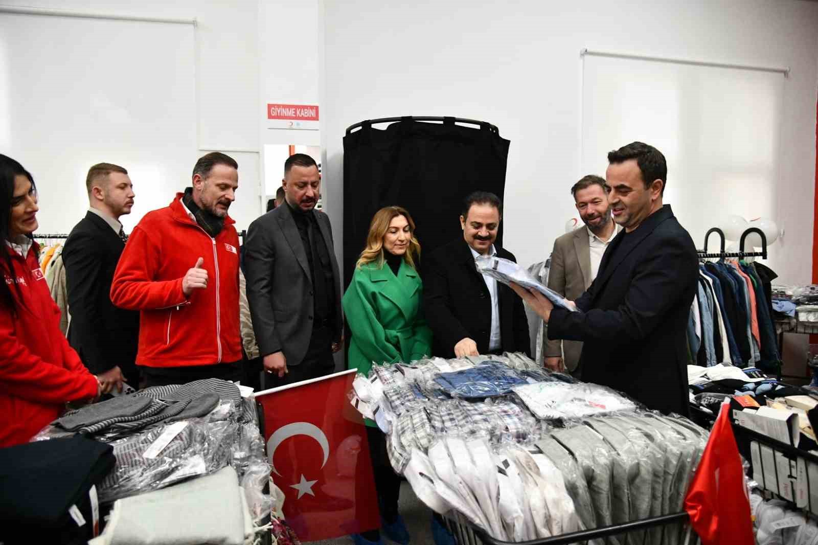 Başiskele’de dayanışma mağazası hizmete açıldı
