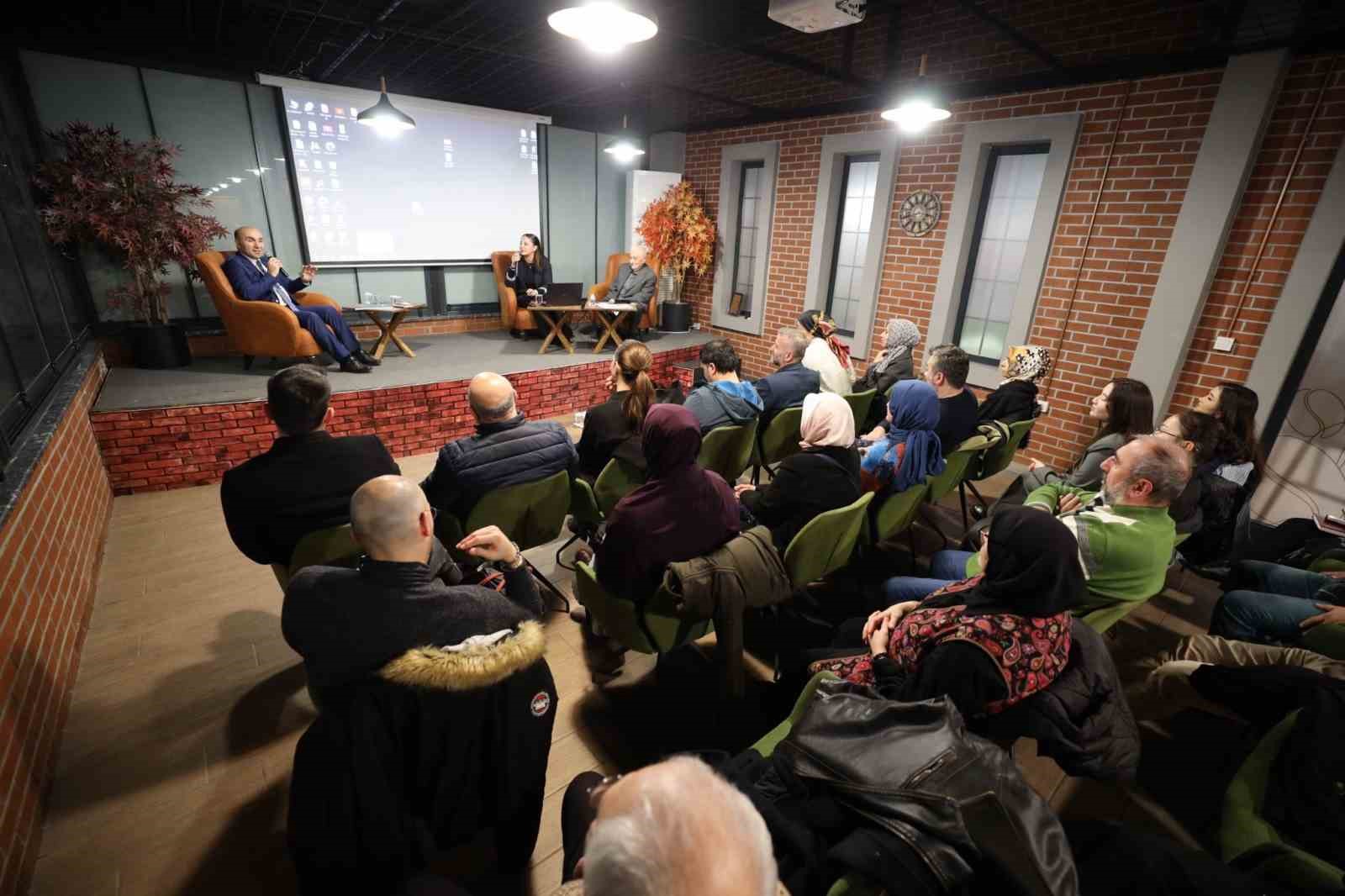 Başiskele’de "Osmanlı’da Mezar Taşları ve Edebiyatı" konuşuldu
