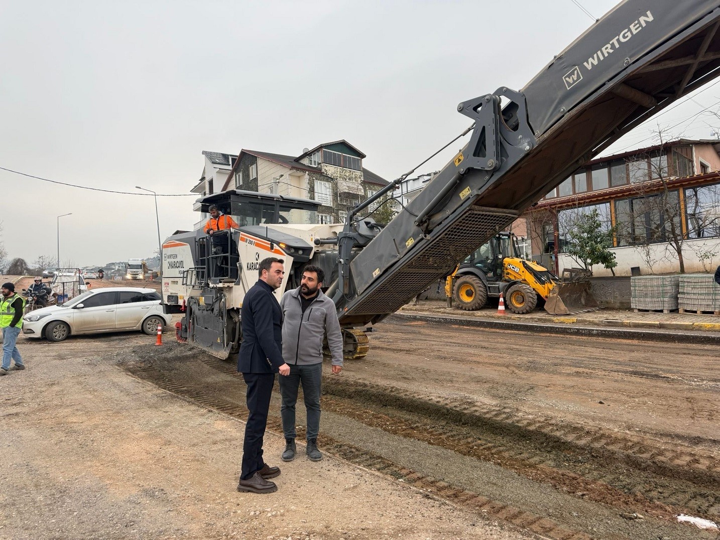 Başiskele’de üstyapı çalışmaları sürüyor
