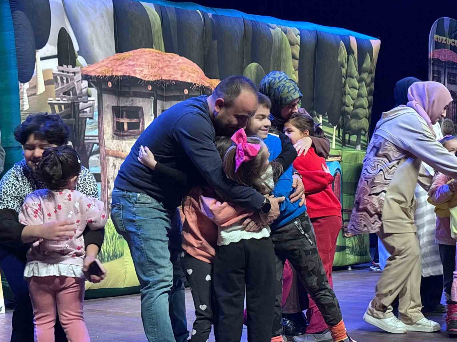 Başiskele’de yarıyıl tatilindeki çocuklar "Kuzucuk" müzikalini izledi
