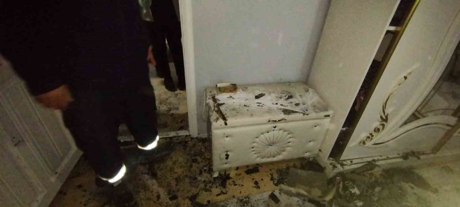 Başkale’de ev yangını maddi hasara yol açtı
