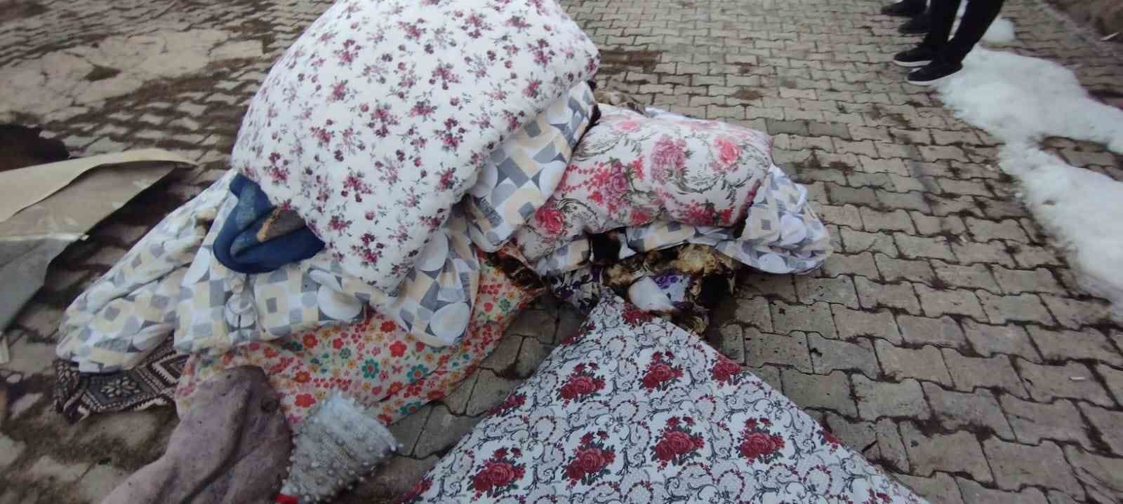 Başkale’de ev yangını maddi hasara yol açtı
