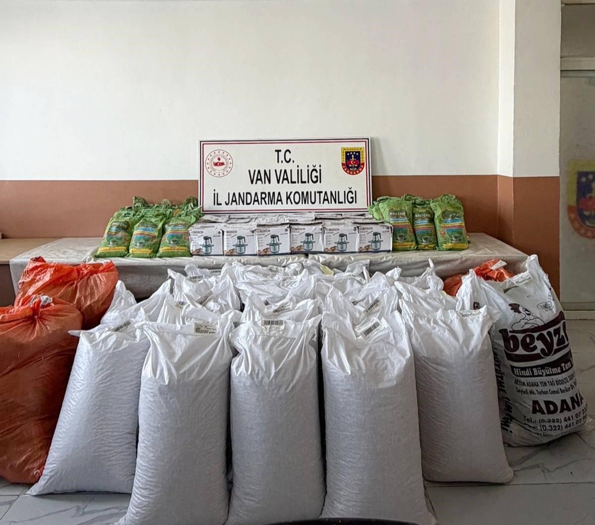 Başkale’de gümrük kaçağı malzeme ele geçirildi
