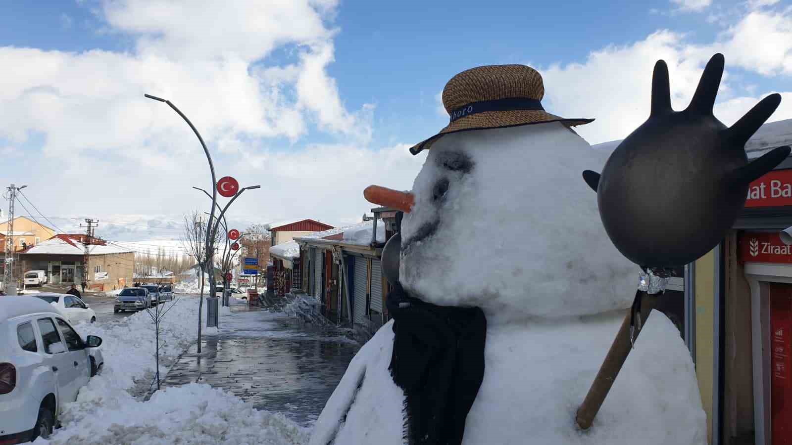 Başkale’de karla mücadele çalışması
