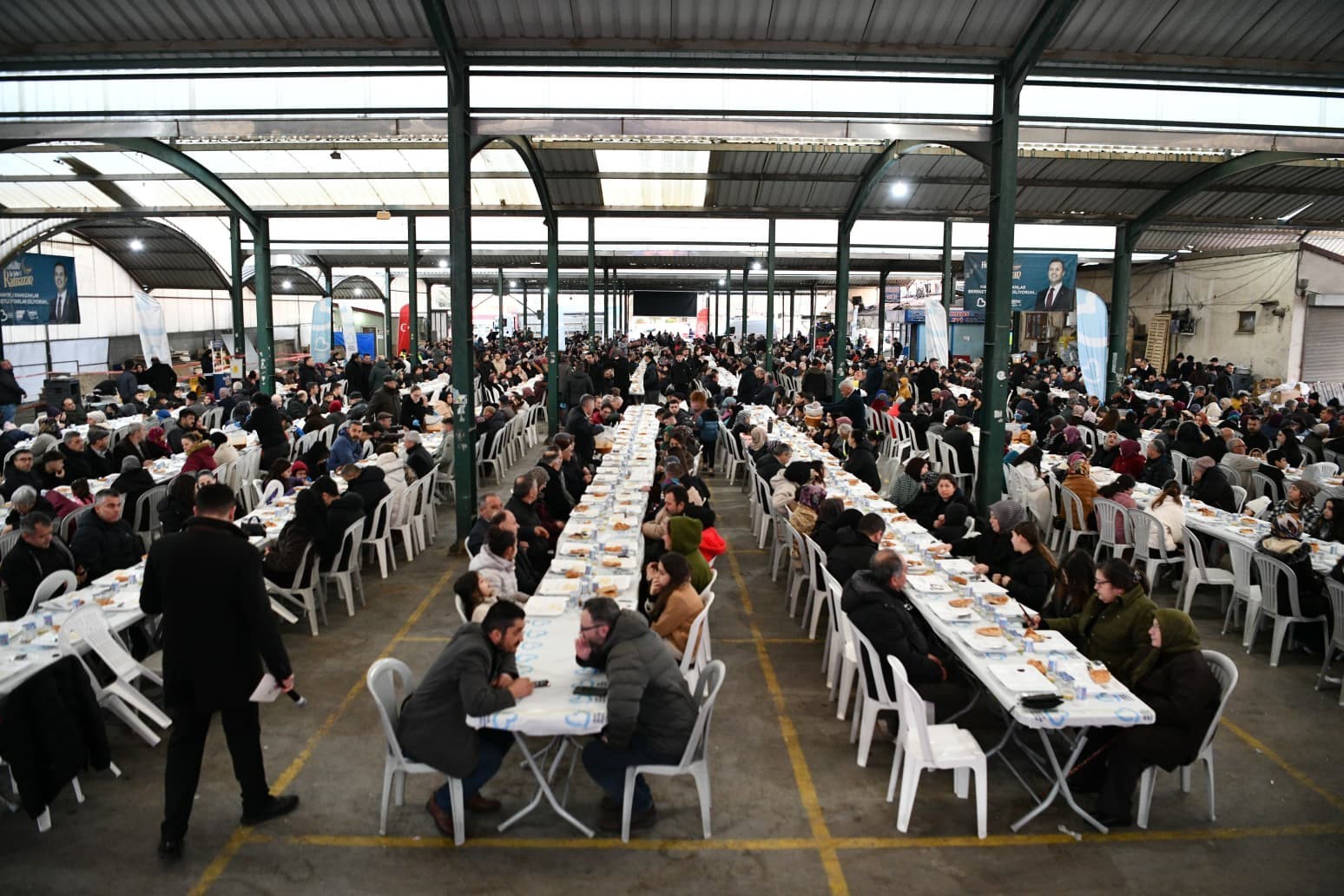 Başkan Ahmet Akın, Bigadiçlilerle iftar sofrasında buluştu
Başkan Ahmet Akın, Bigadiçlilerle iftar sofrasında buluştu