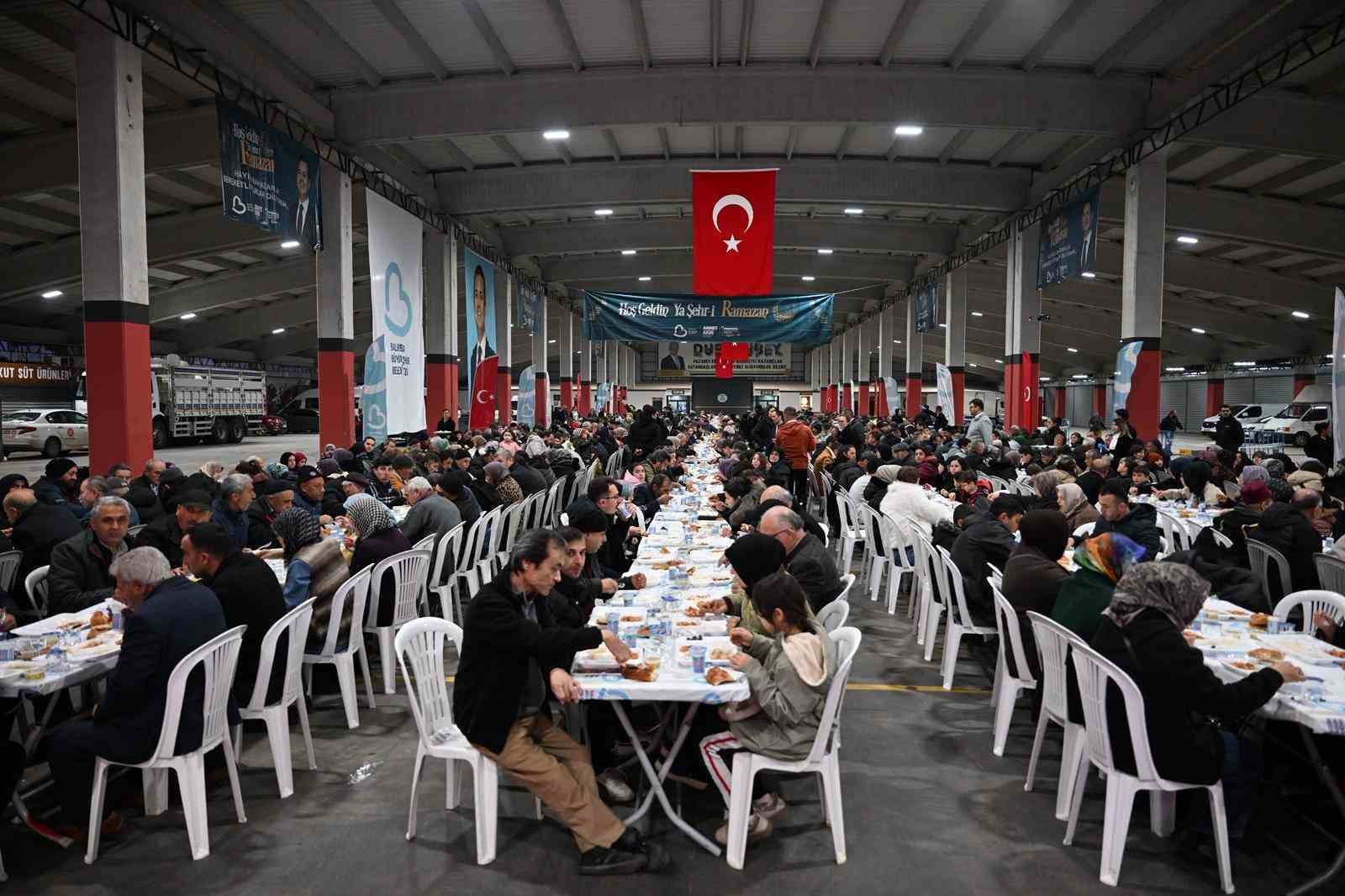 Başkan Ahmet Akın, Dursunbey’de iftar yaptı
