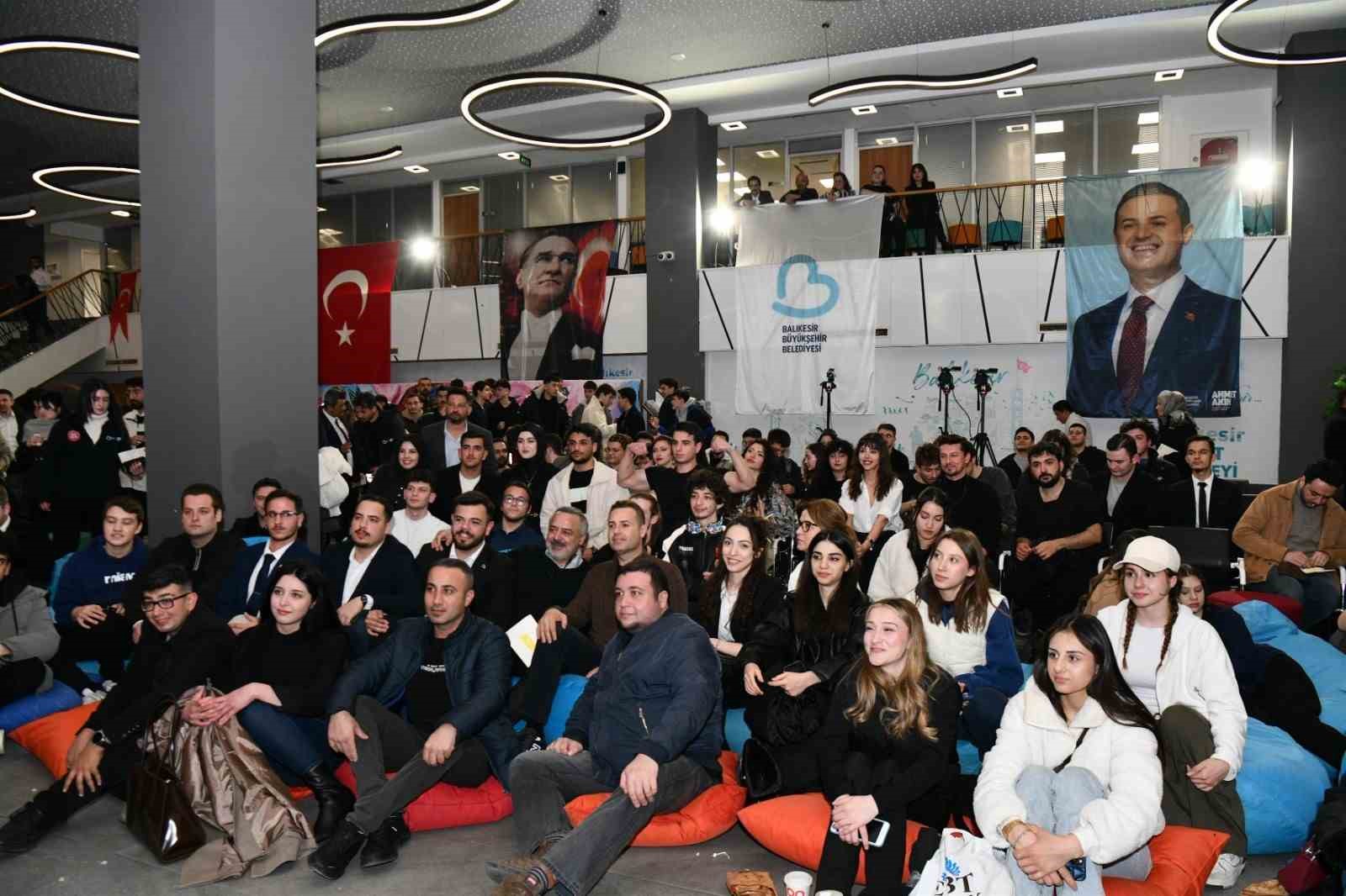 Başkan Ahmet Akın, gençlerle Balıkesir’in yarınını konuştu
