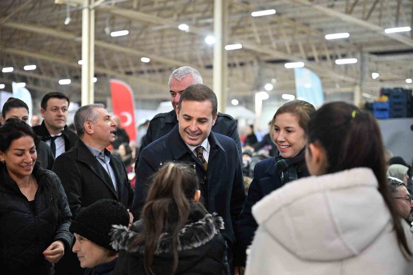 Başkan Ahmet Akın Susurluklu hemşehrileriyle aynı sofrada buluştu
Başkan Ahmet Akın Susurluklu hemşehrileriyle aynı sofrada buluştu