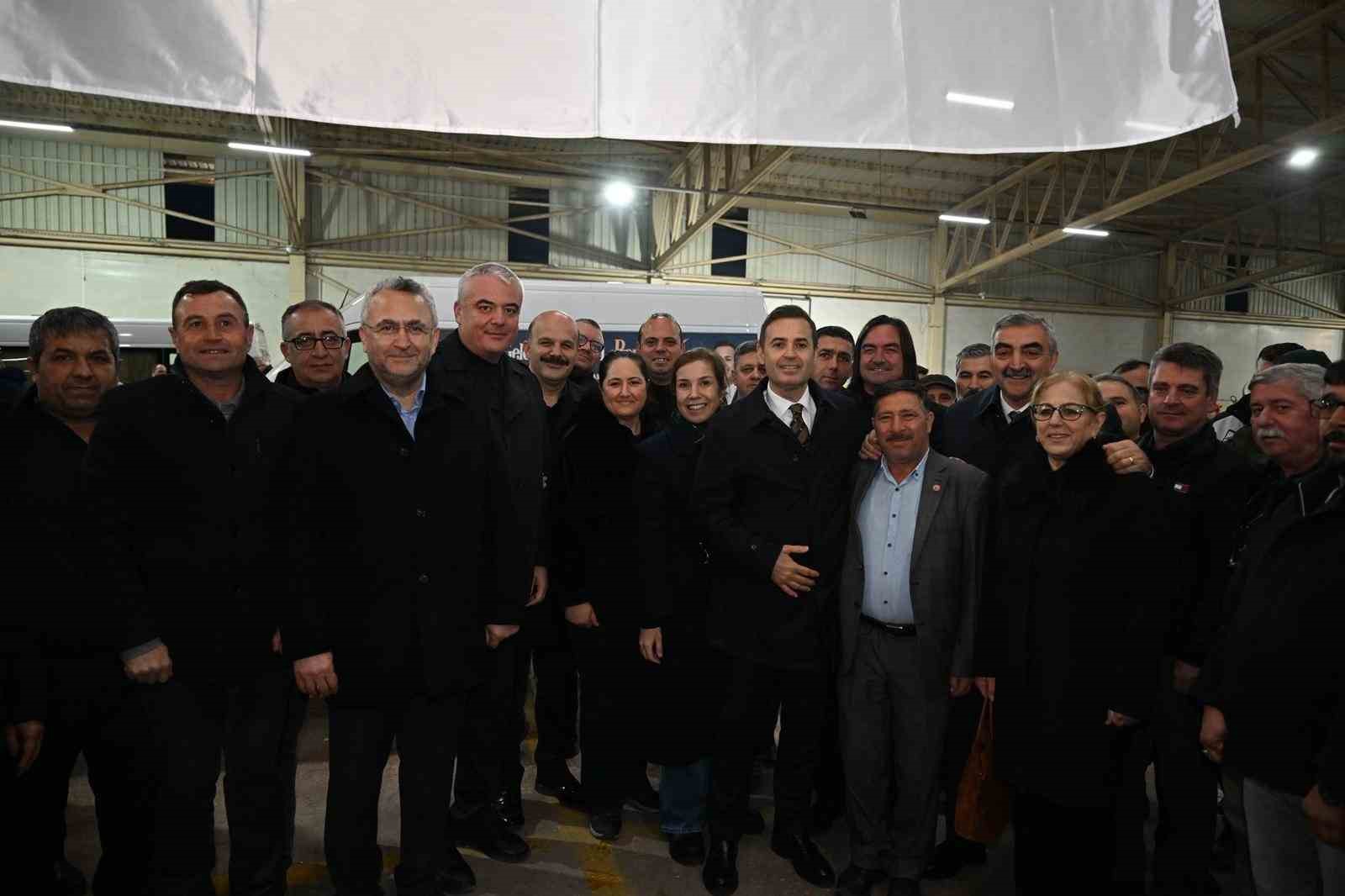 Başkan Ahmet Akın Susurluklu hemşehrileriyle aynı sofrada buluştu
Başkan Ahmet Akın Susurluklu hemşehrileriyle aynı sofrada buluştu