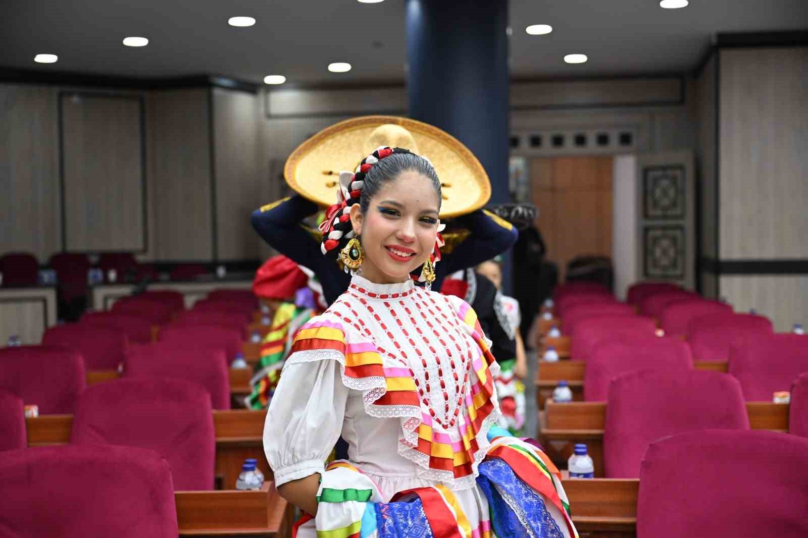 Başkan Akın, dünya çocuklarını ağırladı
