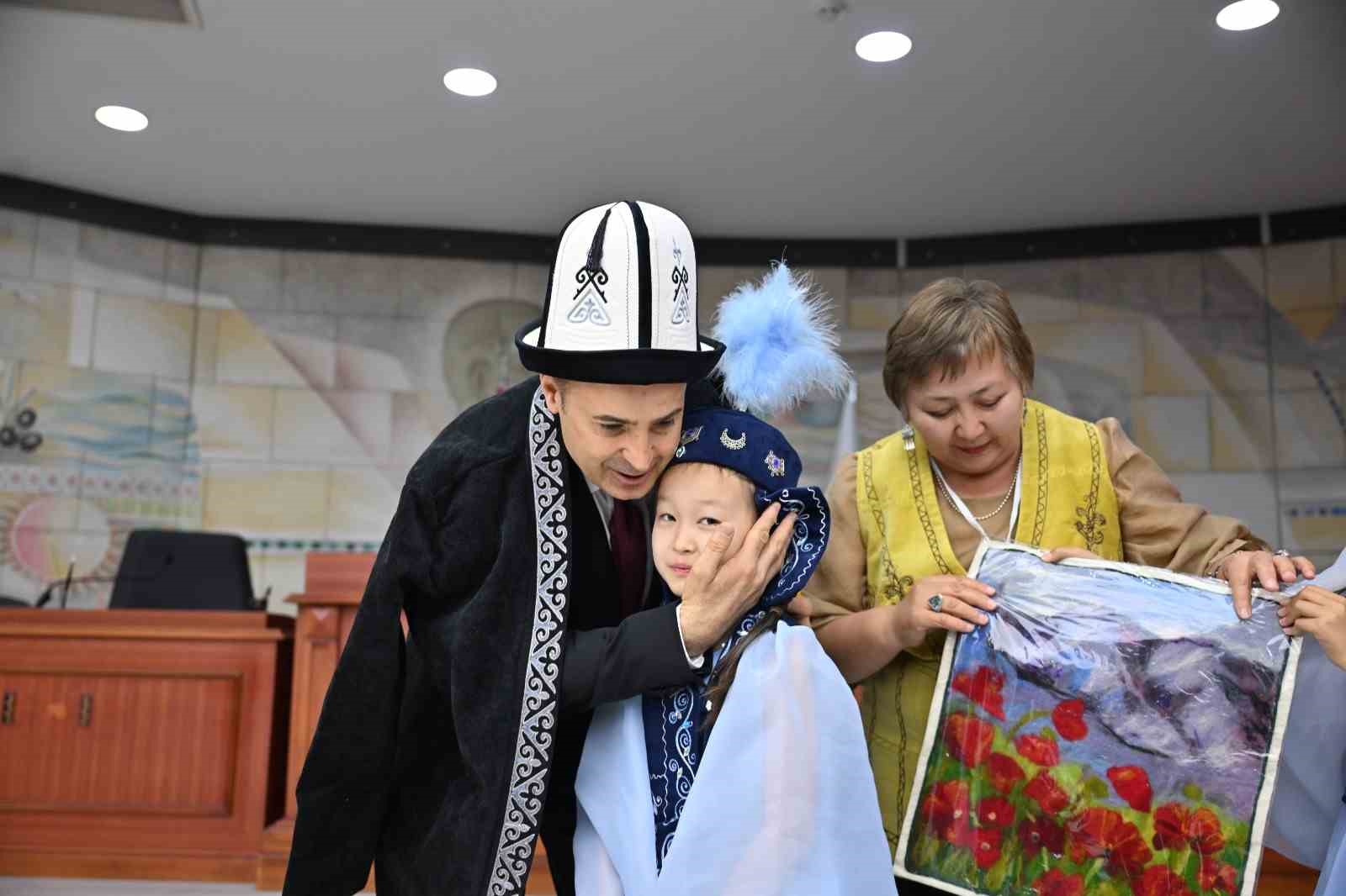 Başkan Akın, dünya çocuklarını ağırladı
