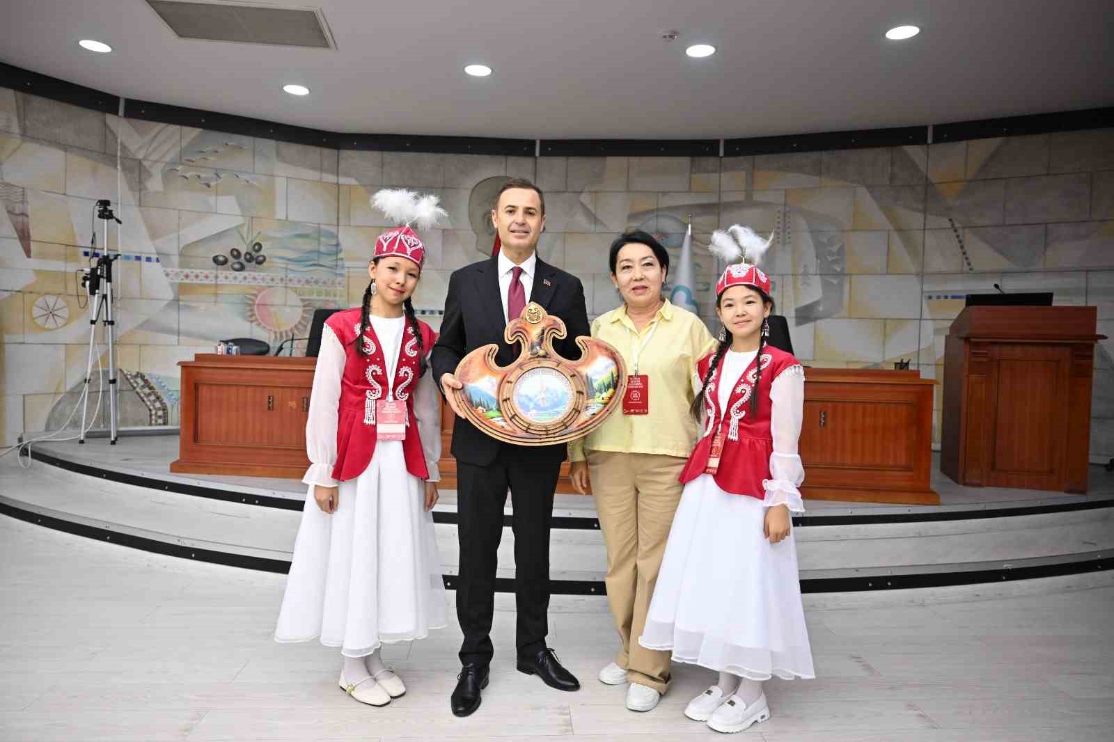 Başkan Akın, dünya çocuklarını ağırladı
