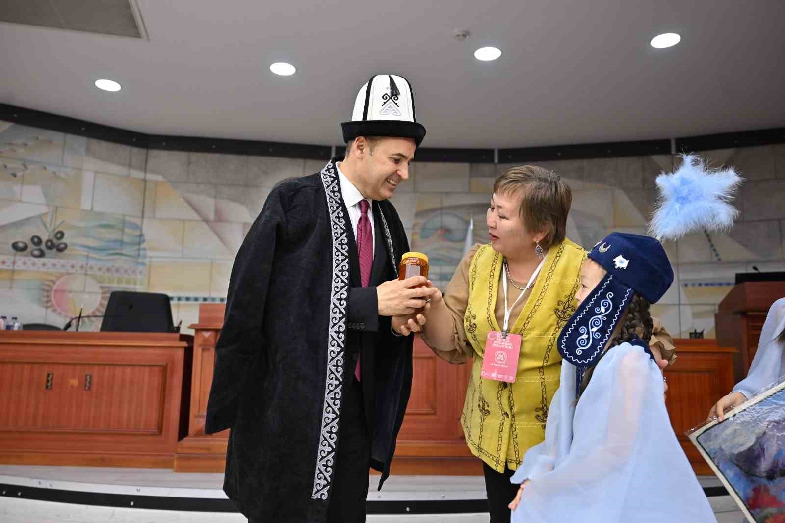 Başkan Akın, dünya çocuklarını ağırladı
