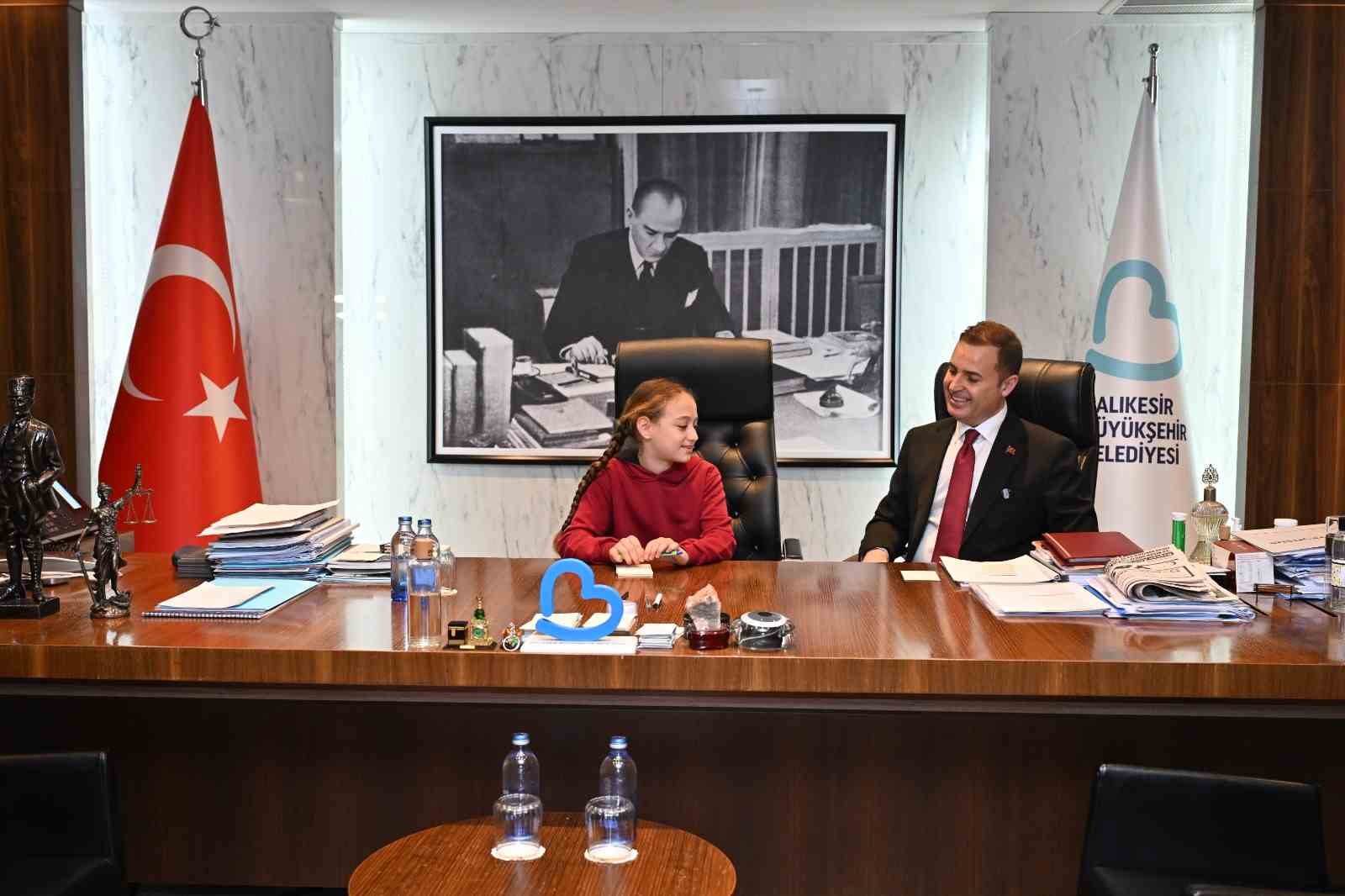 Başkan Akın, makamını çocuklara devretti
