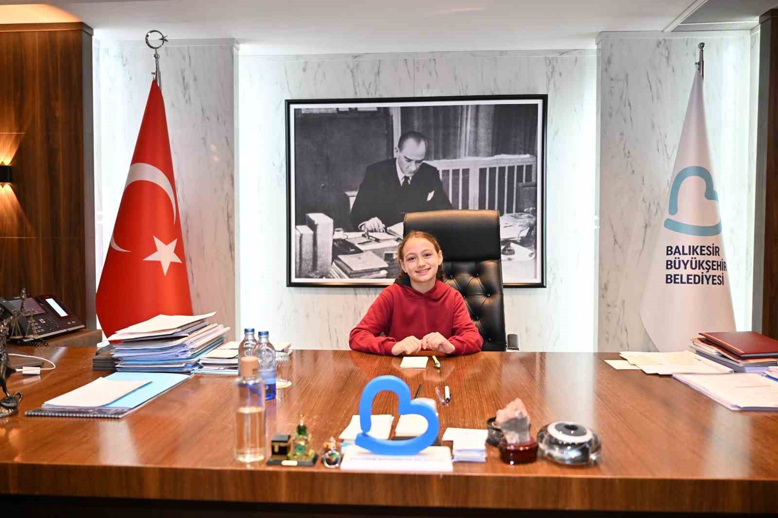 Başkan Akın, makamını çocuklara devretti
